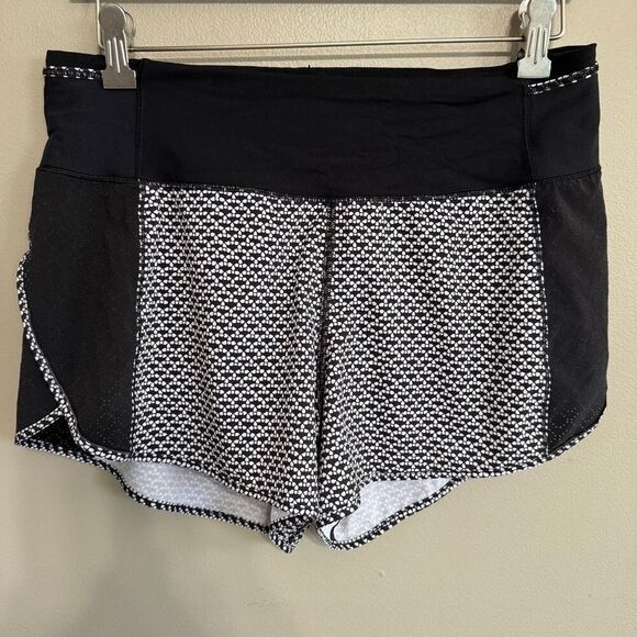 Lululemon Real Quick Short *Perforated 3.5" size 8 - Picture 2 of 8
